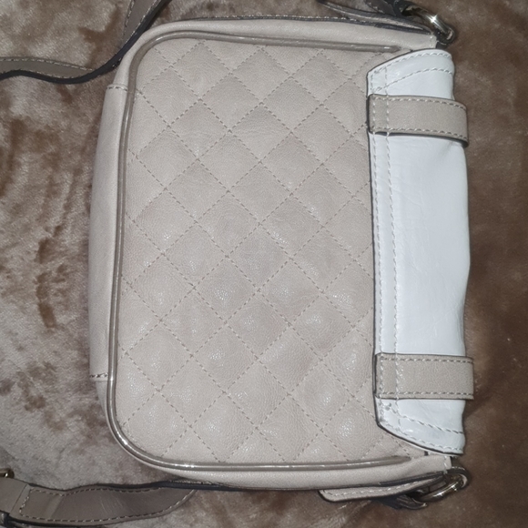 Guess purse - Picture 3 of 5